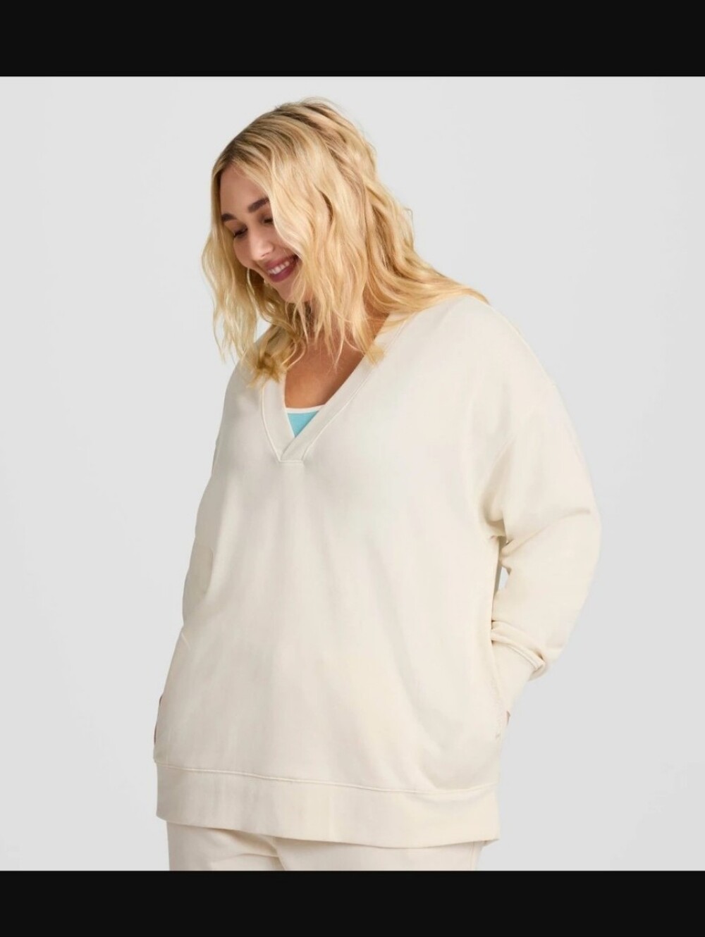 Champion Women's cream Long Sleeve V-Neck French Terry Pullover brand new